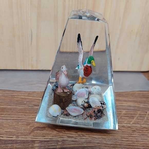 Vintage 80s BCH Plastics Lucite 3D Duck Scene Paperweight - Picture 2 of 8